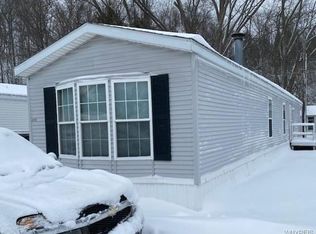 2038 Hemstreet Rd, East Aurora, NY 14052