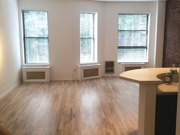 255 West 92nd Street image 1 of 7