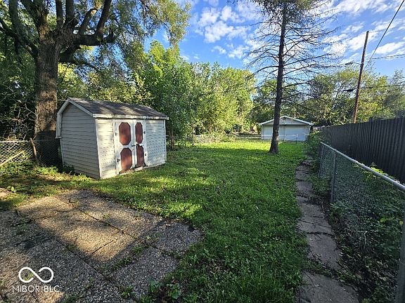 3rd image of 4646 Farrington Ave