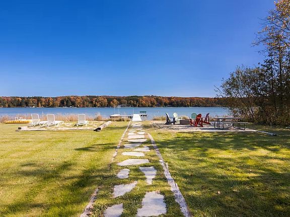 4th image of 553 S Lake Shore Dr