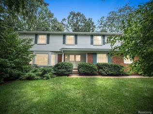 5243 S Kellen Ct, Bloomfield Hills, MI 48302