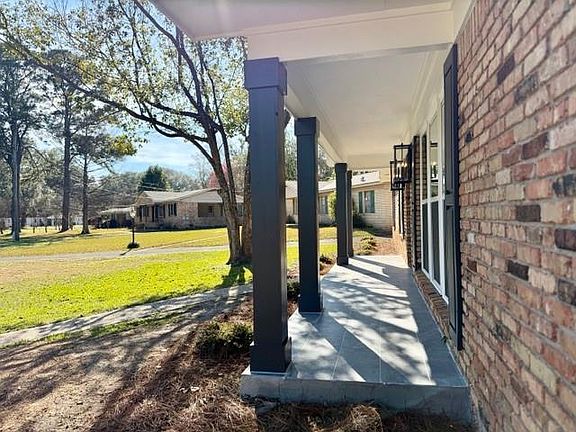 4th image of 16 Cherry Dr