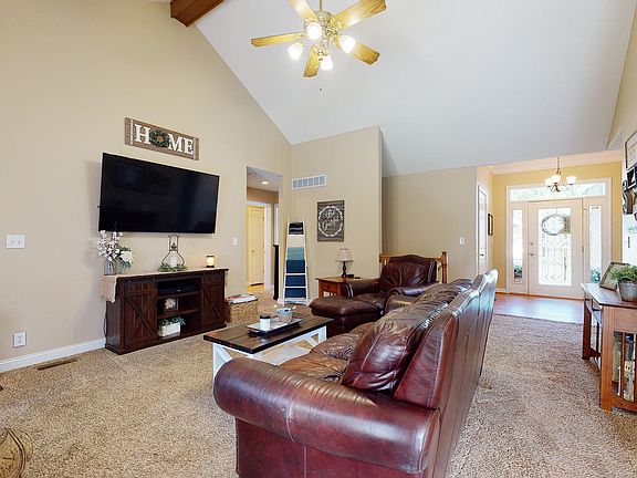 5th image of 104 New Christman Ln