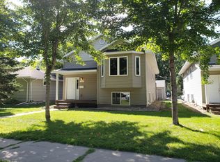 1077 26th Ave SE, Minneapolis, MN 55414