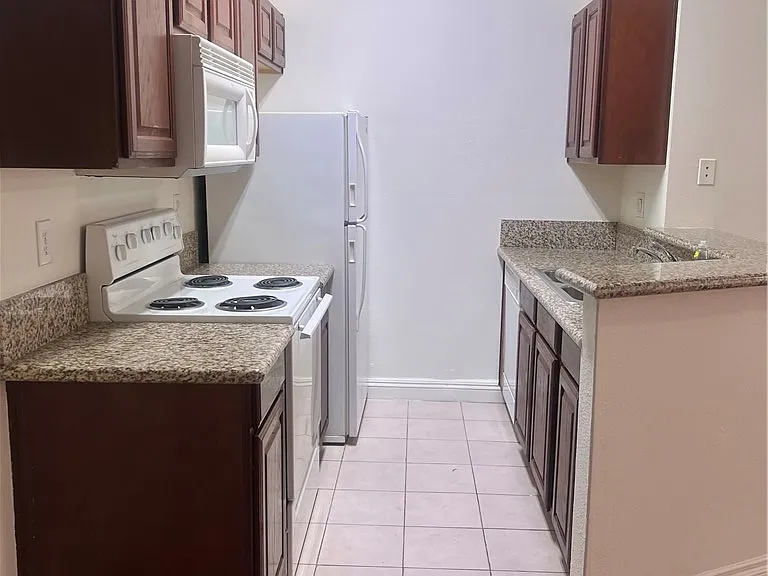 5166 S Jones Blvd #101 — Photo 5