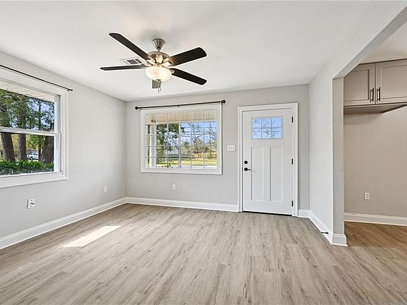 3rd image of 3915 Riviera Dr