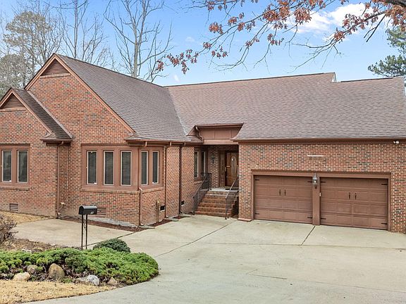 2nd image of 207 Muirfield Ln