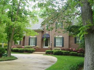 3803 Windtree Dr, Signal Mountain, TN 37377