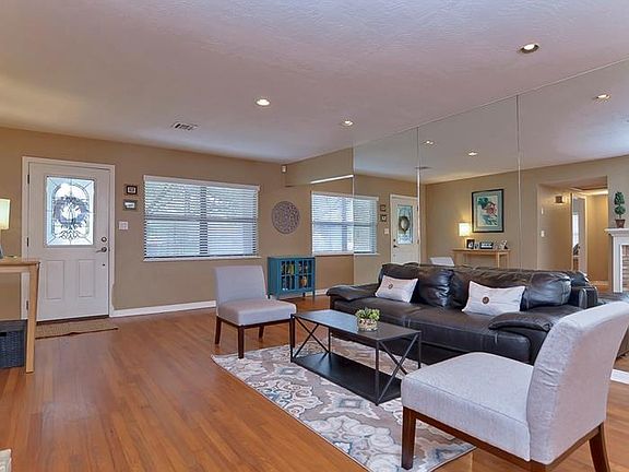 5th image of 212 Kingsway Dr