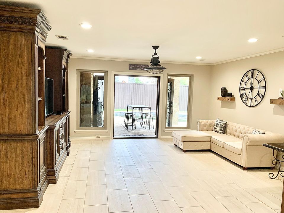 1st image of 424 Plantation Dr