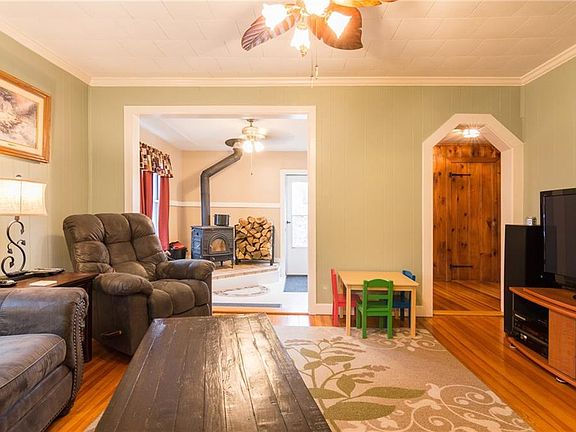5th image of 24 E Hill St