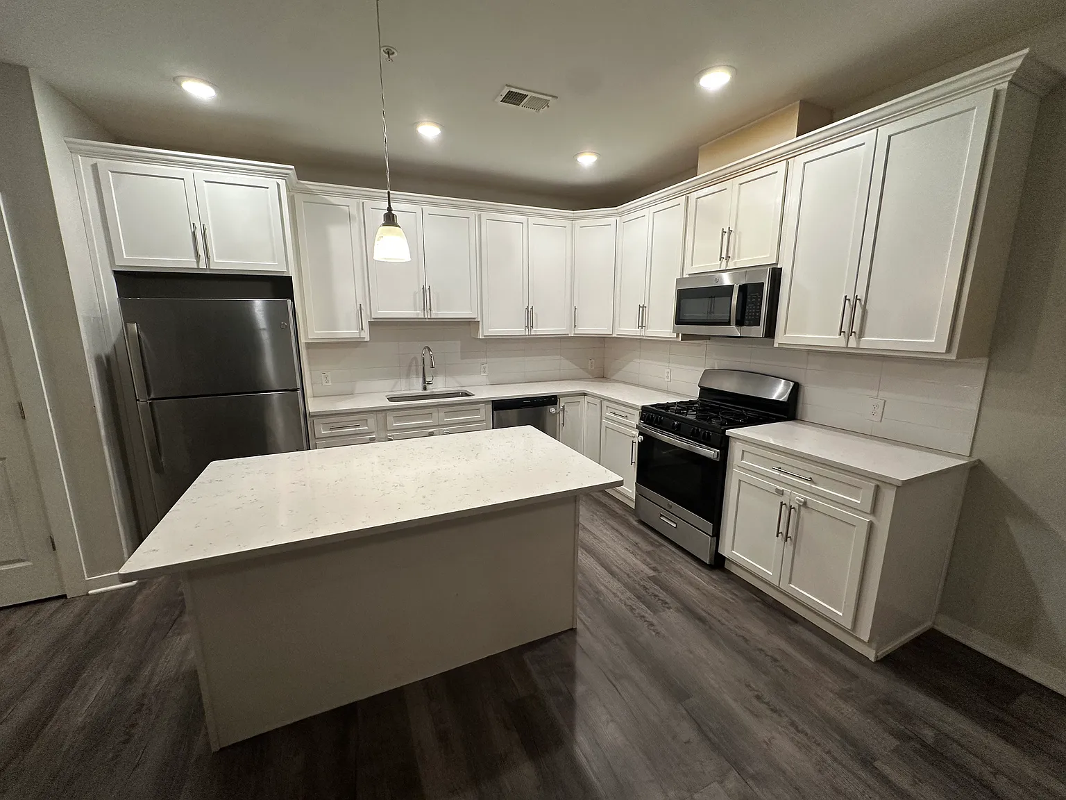 E Clay Ave, Roselle Park — Photo 2