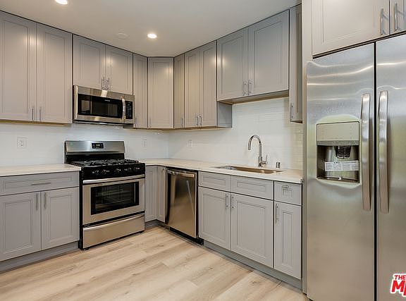 4th image of 2232 W 24th St #207