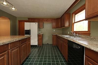 4th image of 8779 Leonard St