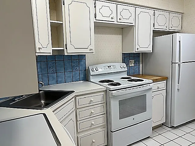 Dining Room to Kitchen view
