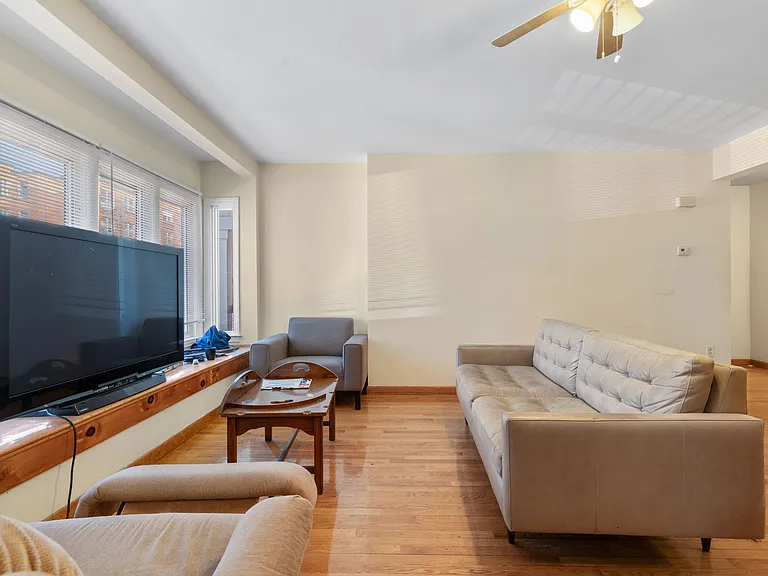 29 Sutherland Rd #A — Photo 3