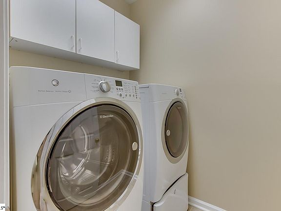4th image of 208 Honey Crisp Way