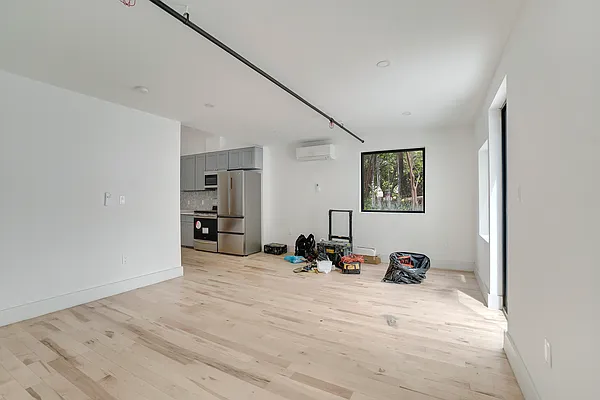 Rented by Capri Jet Realty Corp | media 9