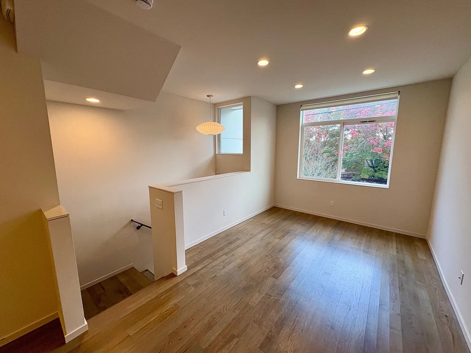 2 bed, 1.5 bath, 1050 sqft, $3,500 — Photo 2