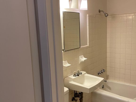 5th image of 2340 Colonial Ave