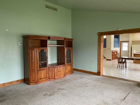 4th image of 44 Evergreen Dr