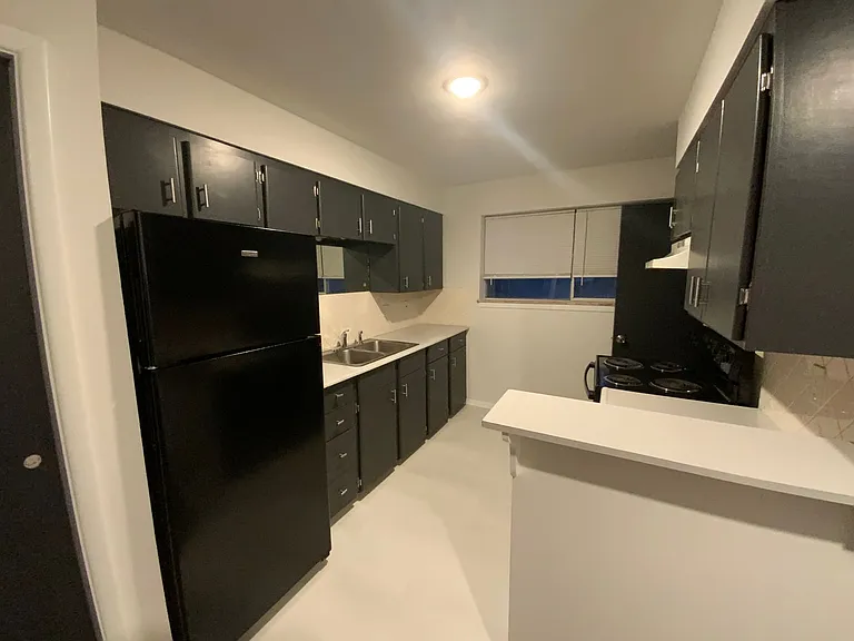 Library Place Apartments — Photo 7