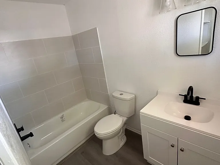1301 Elmwood Ave #B — Photo 8