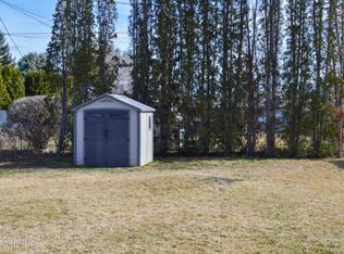 1213 S 10th Ave, Yakima, WA 98902