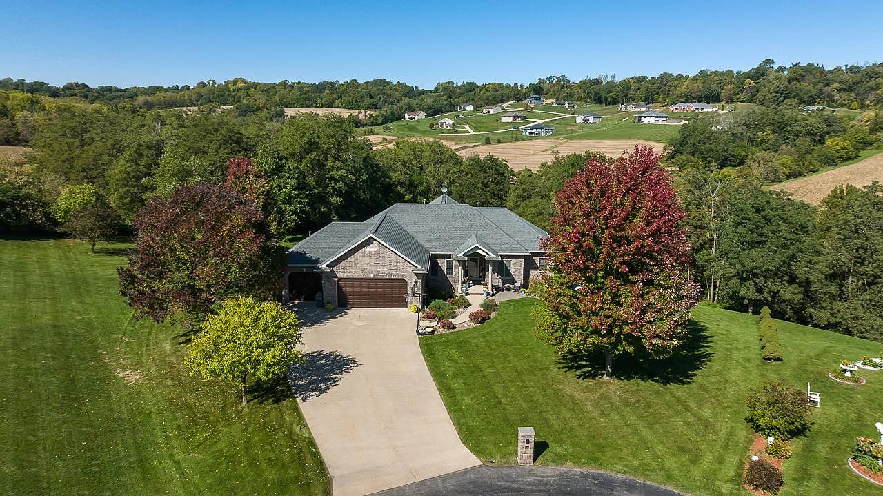12756 Brentwood Ct, Peosta, IA 52068 Zillow
