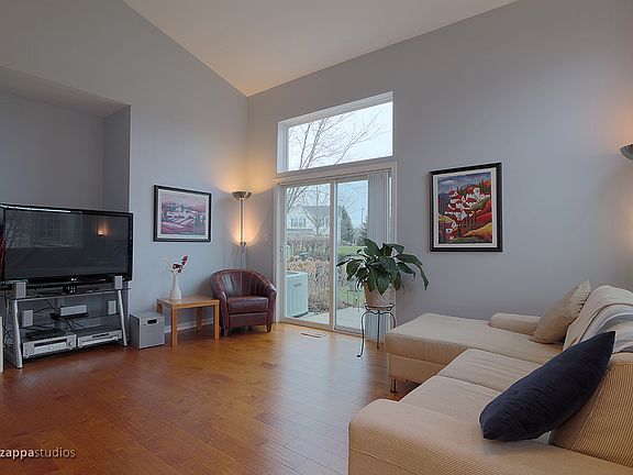 3rd image of 930 Hill Ave