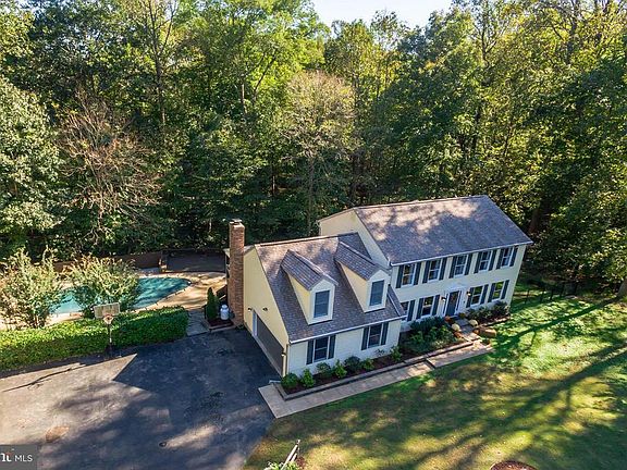 2nd image of 1916 Aberdeen Dr