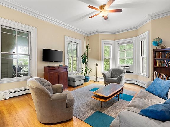 5th image of 212 Chestnut Ave
