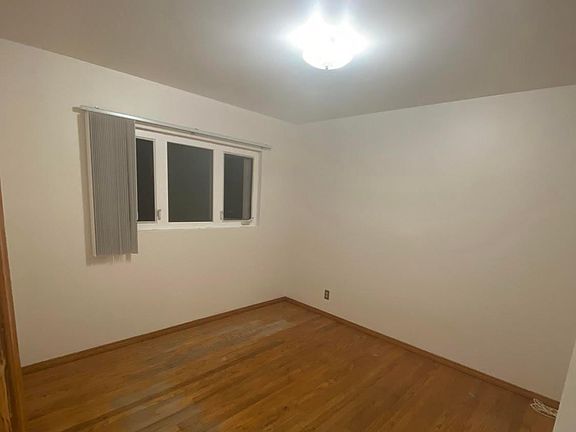 3rd image of 619 Sunset Dr