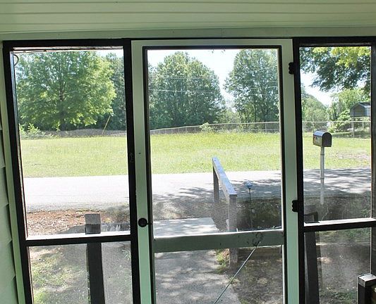 4th image of 530 Circle Dr