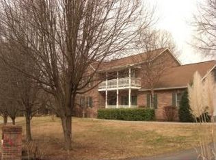 226 Shadowood Dr, Johnson City, TN 37604