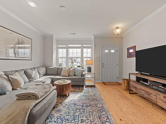 3rd image of 807 Cupola Dr