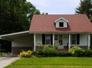 339 E Hoehn St, Carlinville, IL 62626
