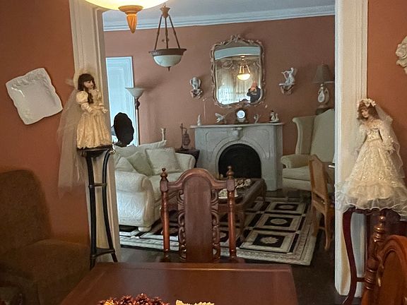 8th image of 106 Sherland Avenue