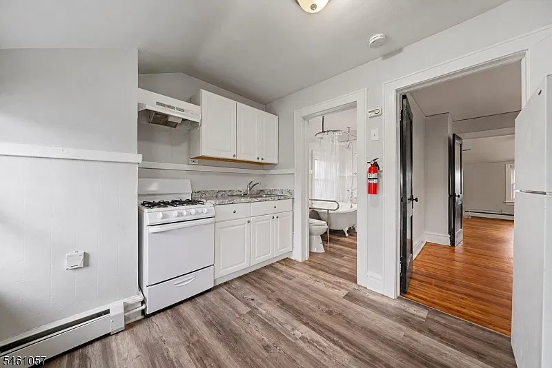 1 bed, 1.0 bath, $1,950 — Photo 3
