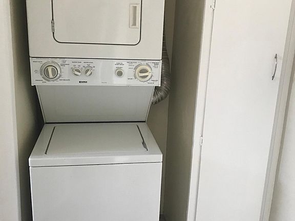 5th image of 1308 Ocean Park Blvd APT 9