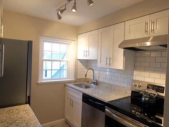 5th image of 3332 S Wakefield St #B