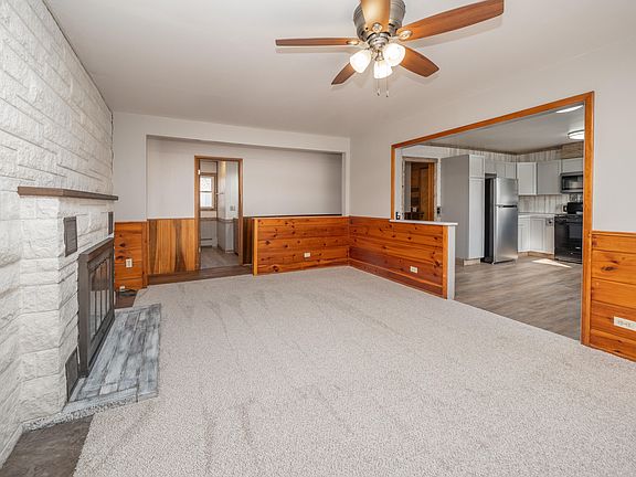 4th image of 206 N Van Buren St