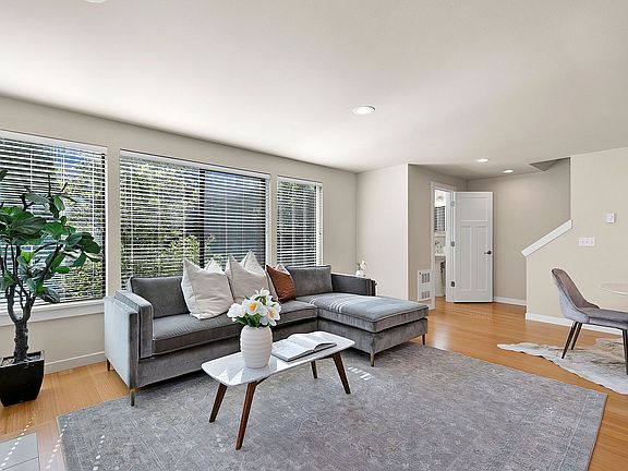 5th image of 2040 Eastlake Ave E