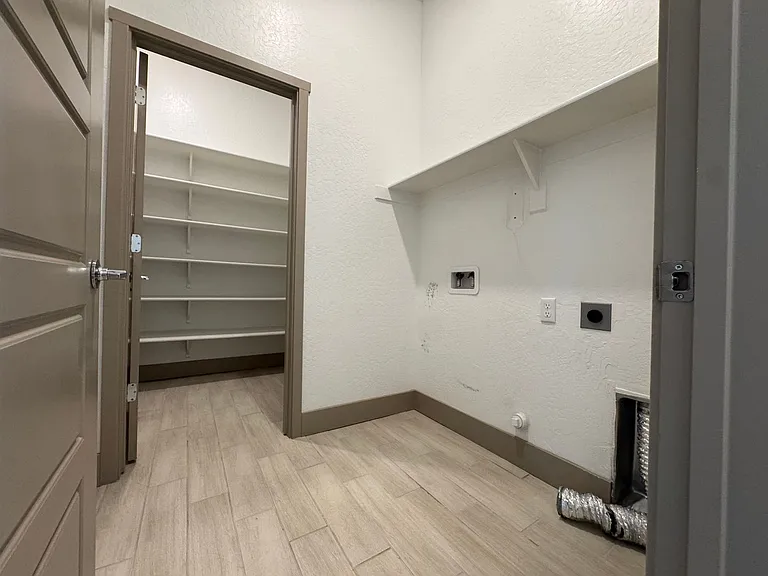 2637 W Andrew Ln — Photo 34