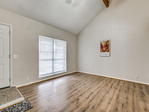 4th image of 2740 N Saint Augustine Dr