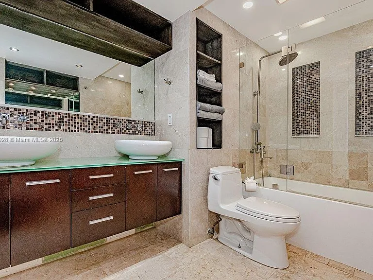 2301 Collins Ave #705 — Photo 16