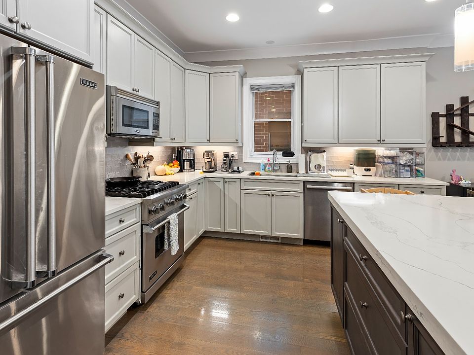1st image of 1513 W Diversey Pkwy #1517-1E