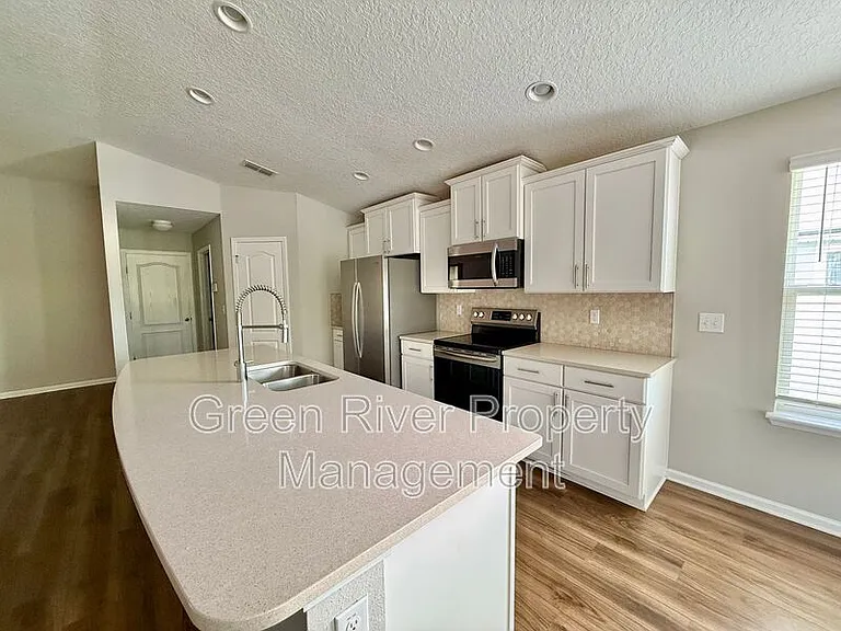278 Pickett Dr — Photo 10