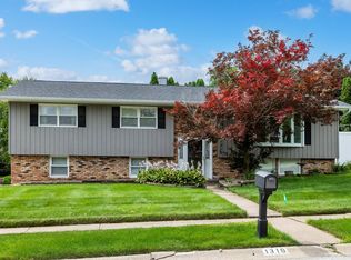 1319 Denniston Ave, Bettendorf, IA 52722