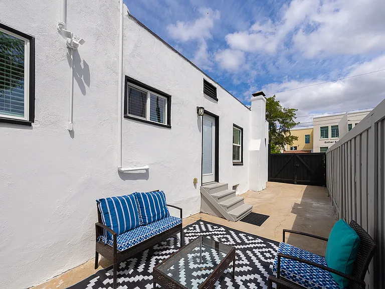 2631 Collier Ave — Photo 18